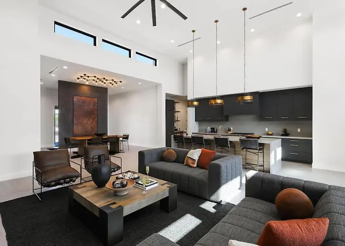 Luxe - Ember - Pool Heat Available - Fire Pit Holiday home *
