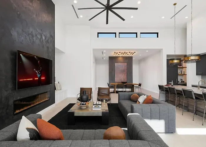 Luxe - Ember - Pool Heat Available - Fire Pit Holiday home *