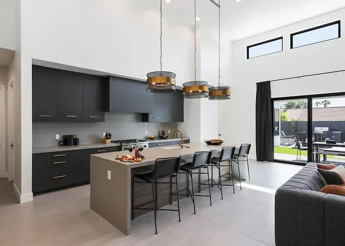 Luxe - Ember - Pool Heat Available - Fire Pit Holiday home *