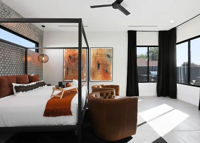 Luxe - Ember - Pool Heat Available - Fire Pit *