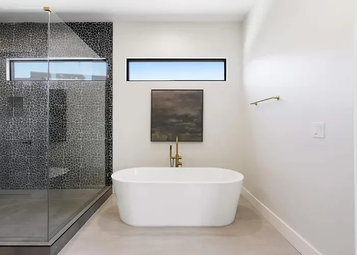 Luxe - Ember - Pool Heat Available - Fire Pit Holiday home Scottsdale