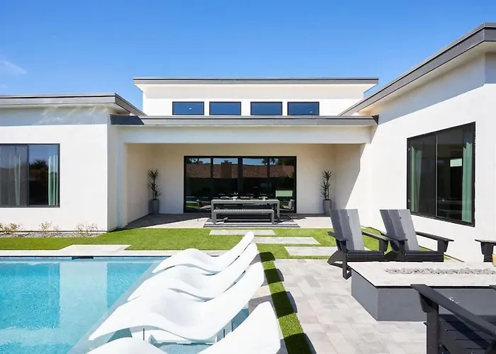 Luxe - Ember - Pool Heat Available - Fire Pit *