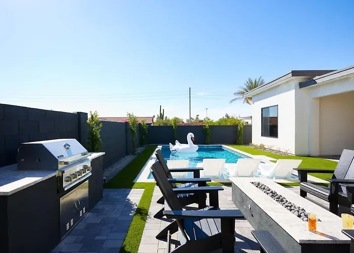 Luxe - Ember - Pool Heat Available - Fire Pit Holiday home *