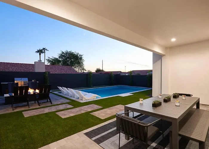 Luxe - Ember - Pool Heat Available - Fire Pit Holiday home *